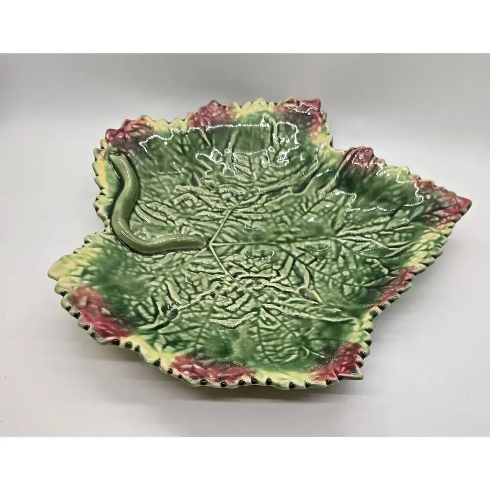 Bordallo Pinheiro Majolica Grape Leaf Plate Portugal Green 10